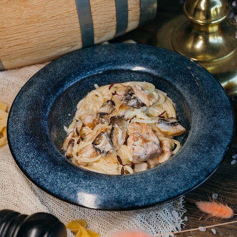 Сливочная паста с курицей и грибами